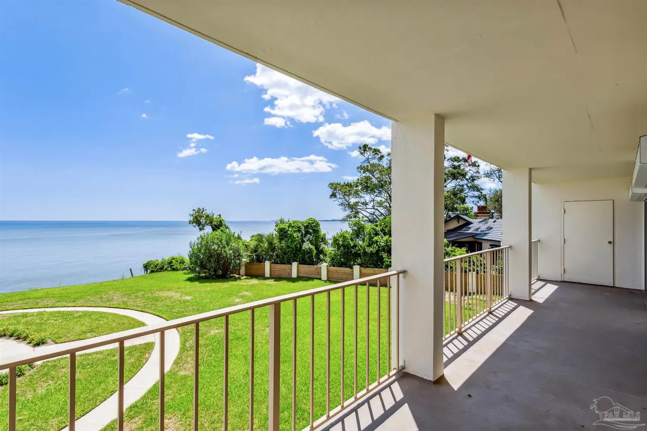 615 Bayshore Dr # 208