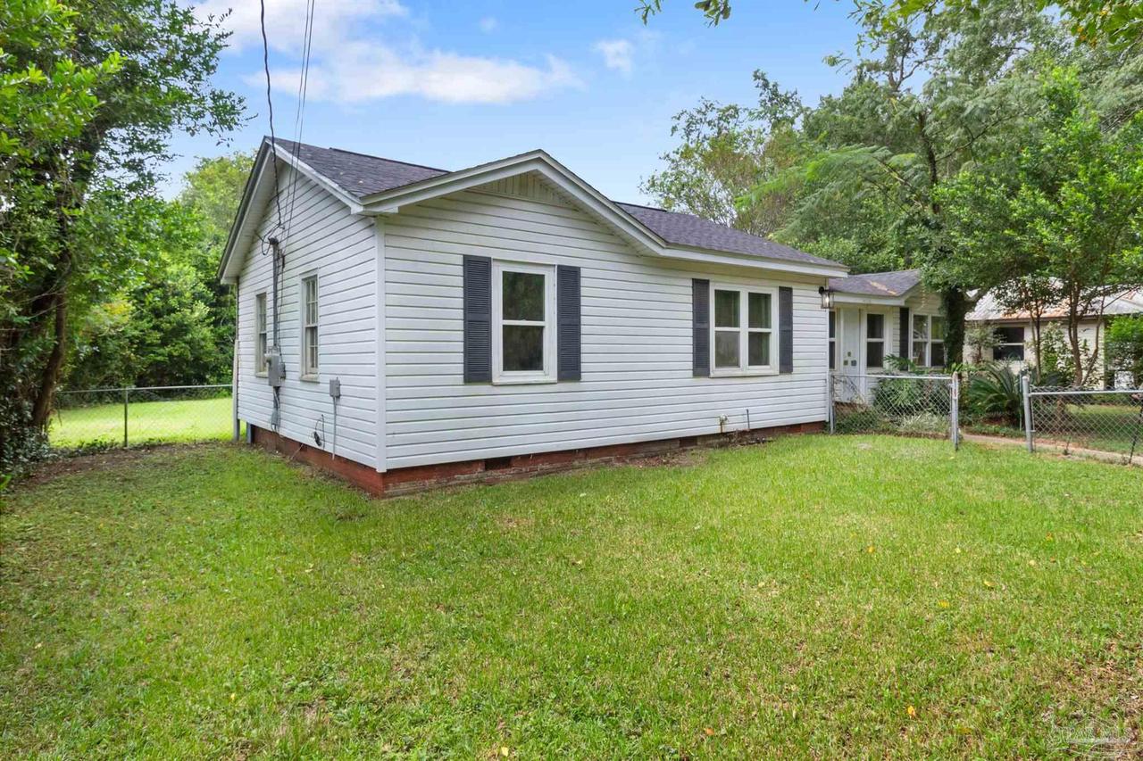 203 Booth Ave