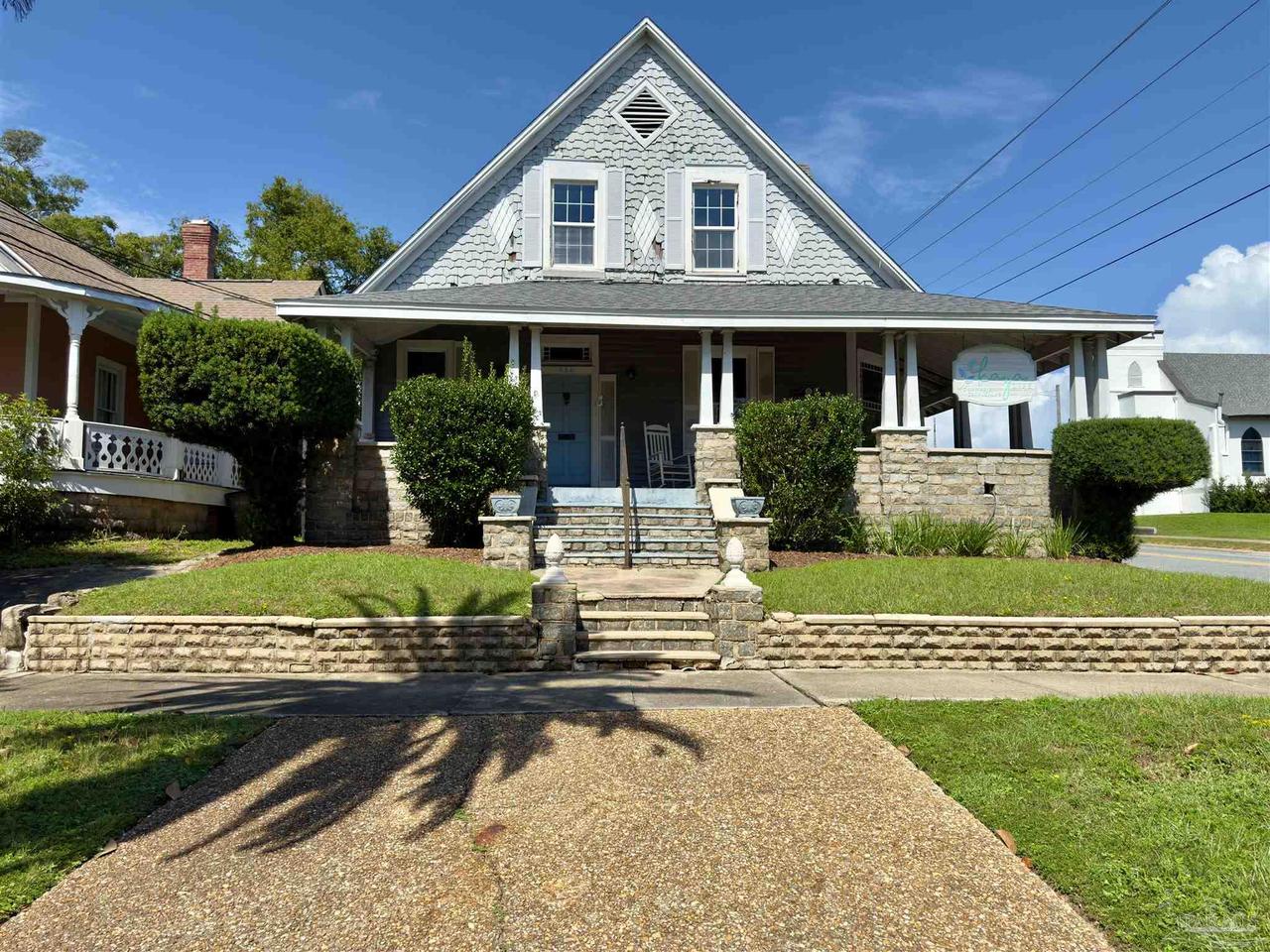 824 La Rua St
