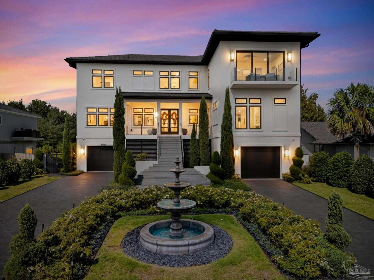 3348 Edgewater Dr