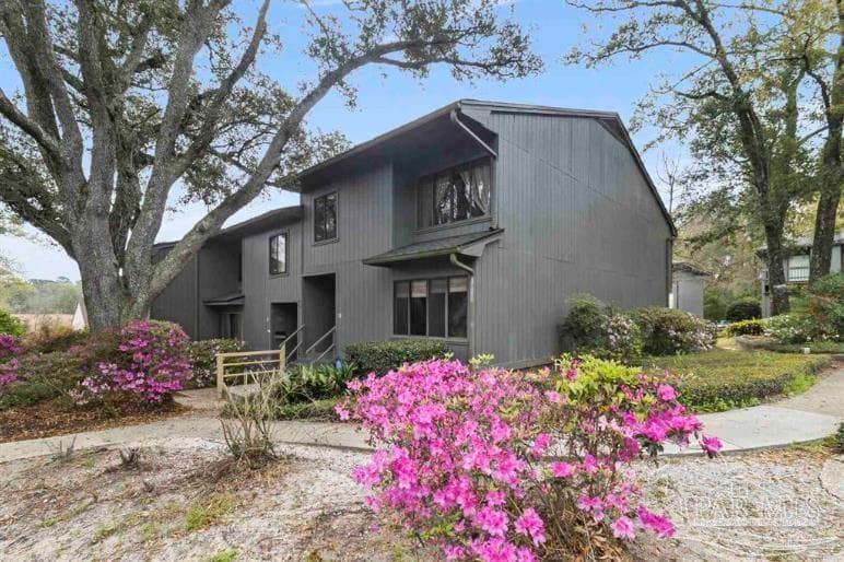 11 Hillbrook Way