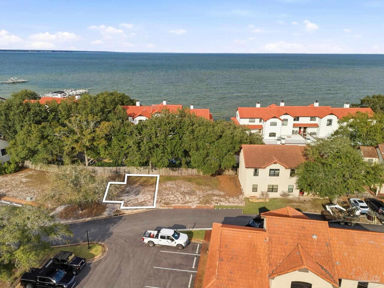 61 Baybridge Dr