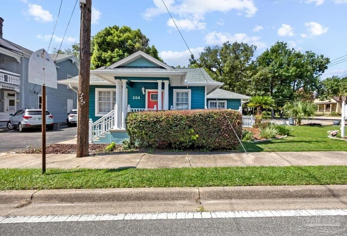 304 Cervantes St