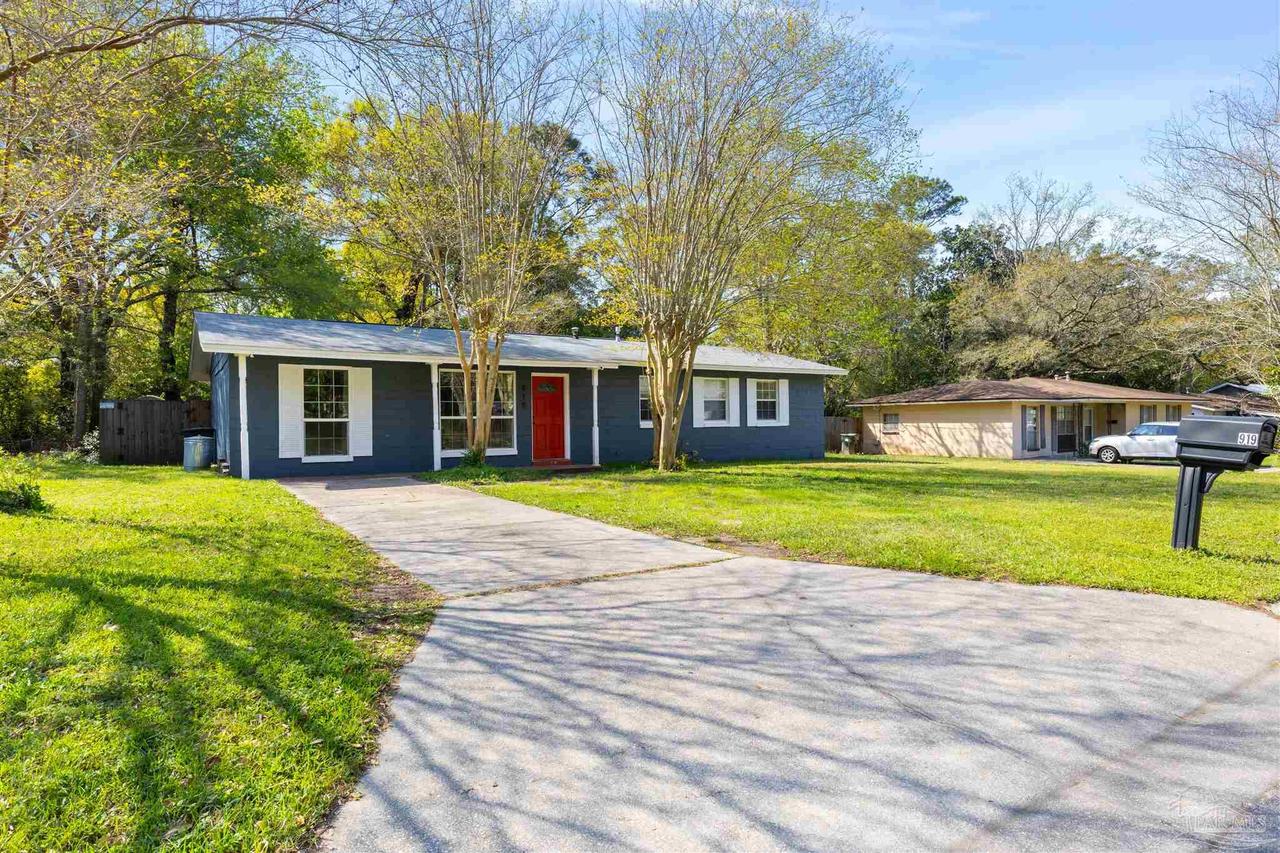 919 Blue Springs Dr