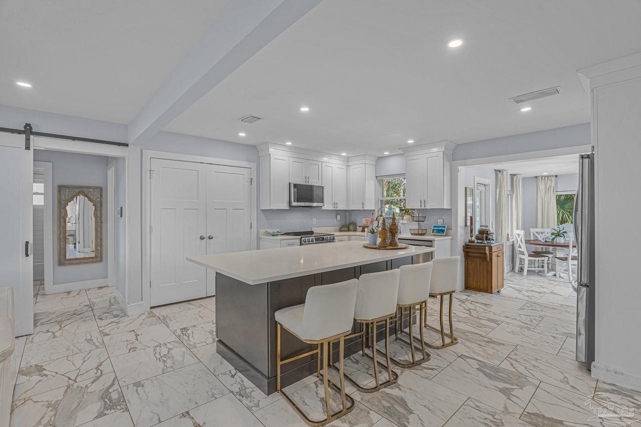 306 Shoreline Dr