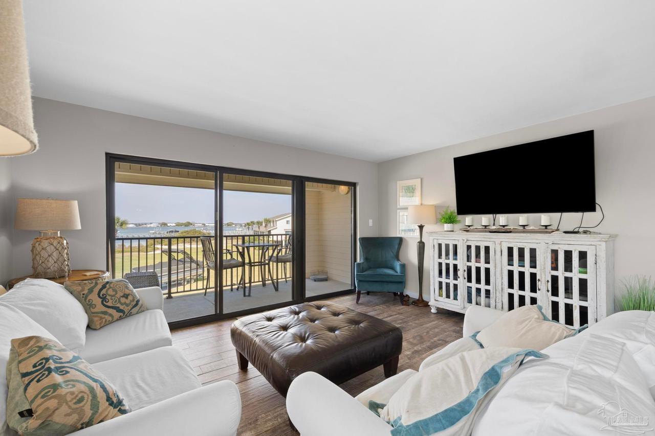 900 Ft Pickens Rd # 426