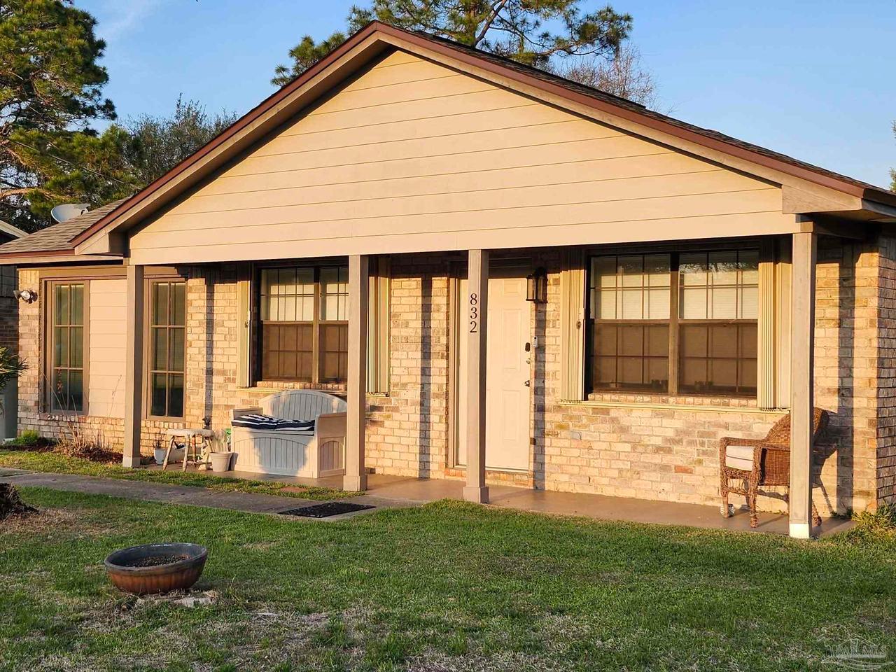 832 Amberwood Dr
