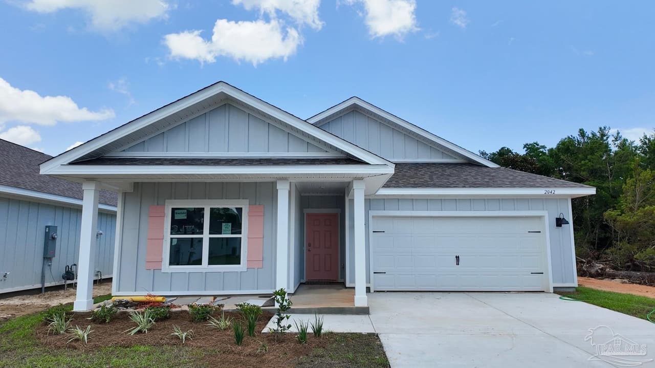 2042 Wiregrass St