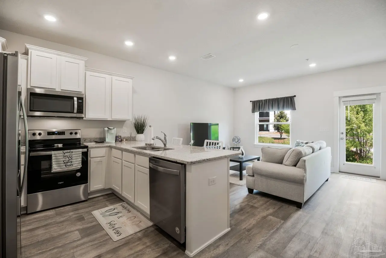 1518 Farragut Way