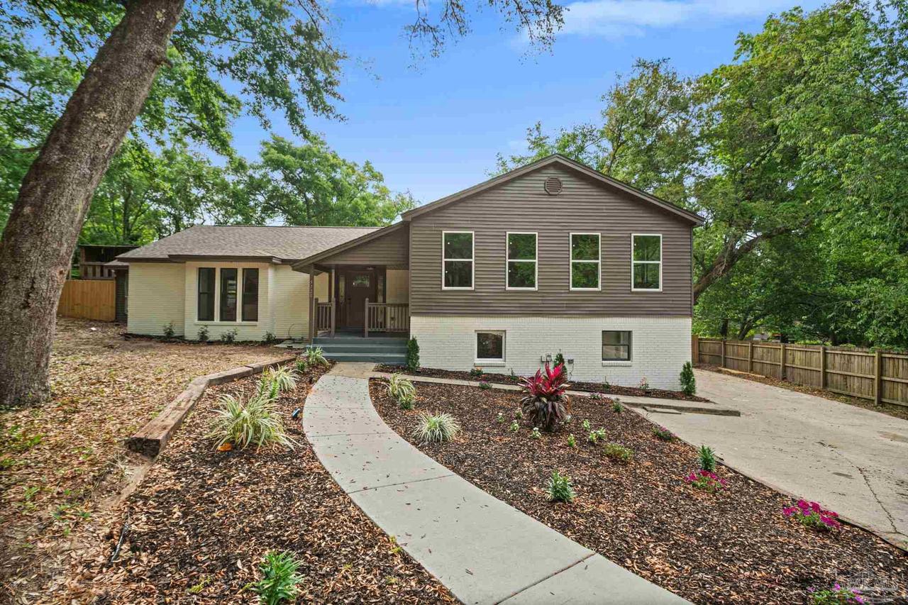 5720 Avenida Robledal