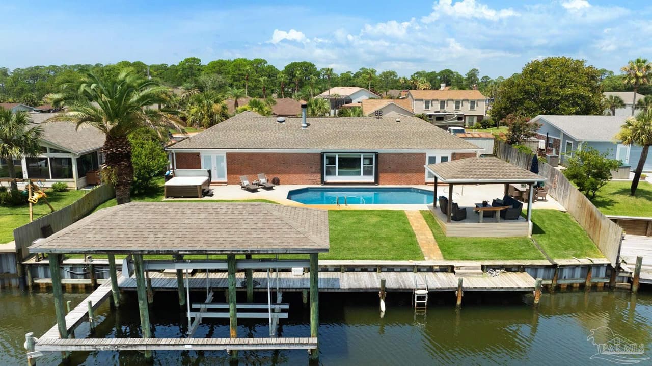 934 Aquamarine Dr