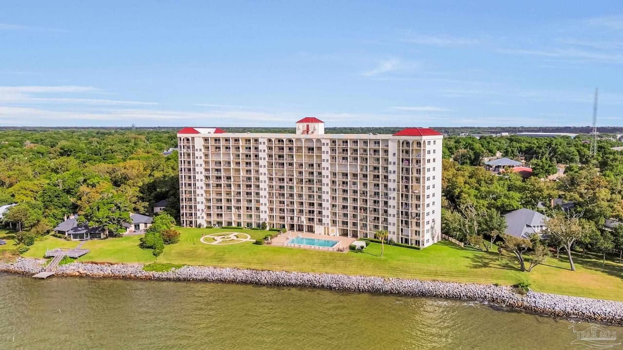 615 Bayshore Dr # 102