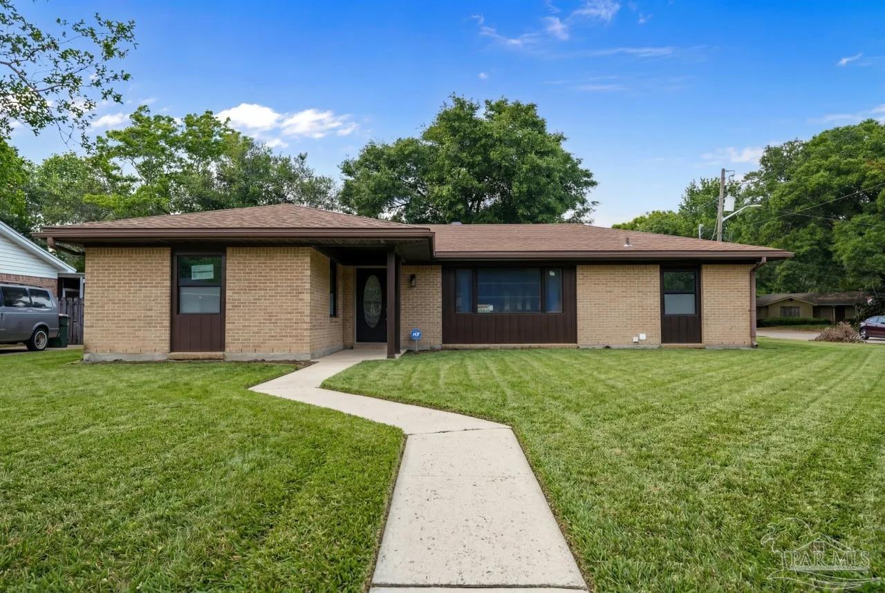 842 Belair Dr