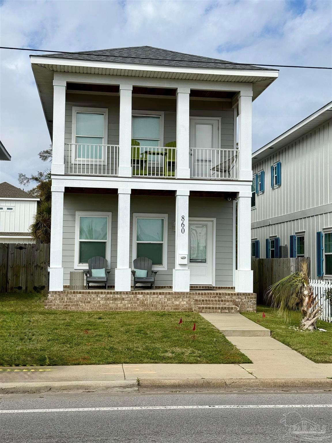 1211 Zarragossa St