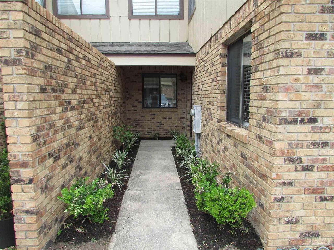2831 Villager Cir