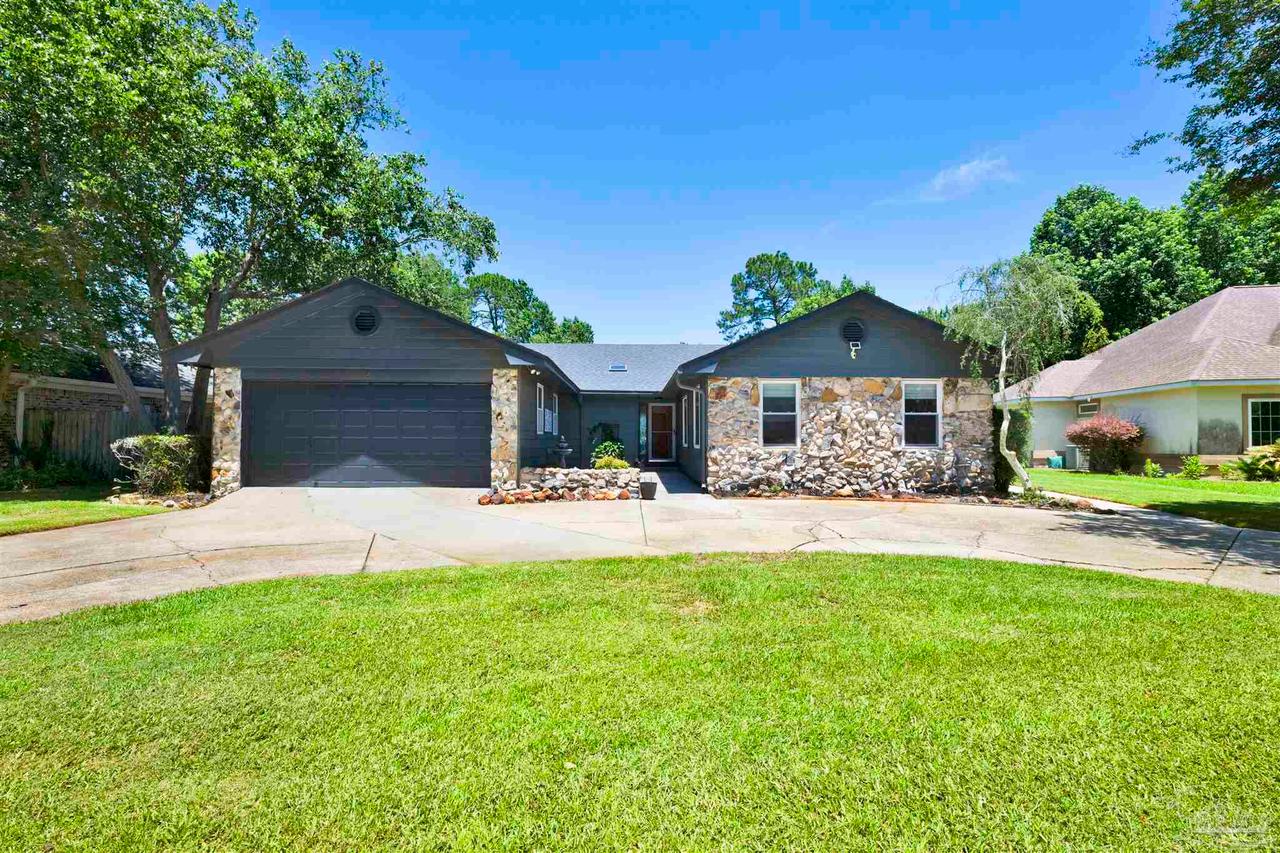 25 Arapaho Dr