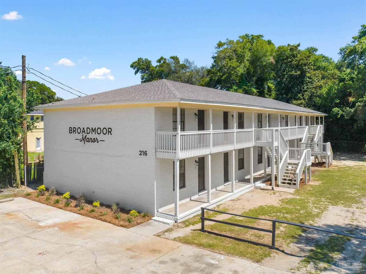 216 Broadmoor Ln