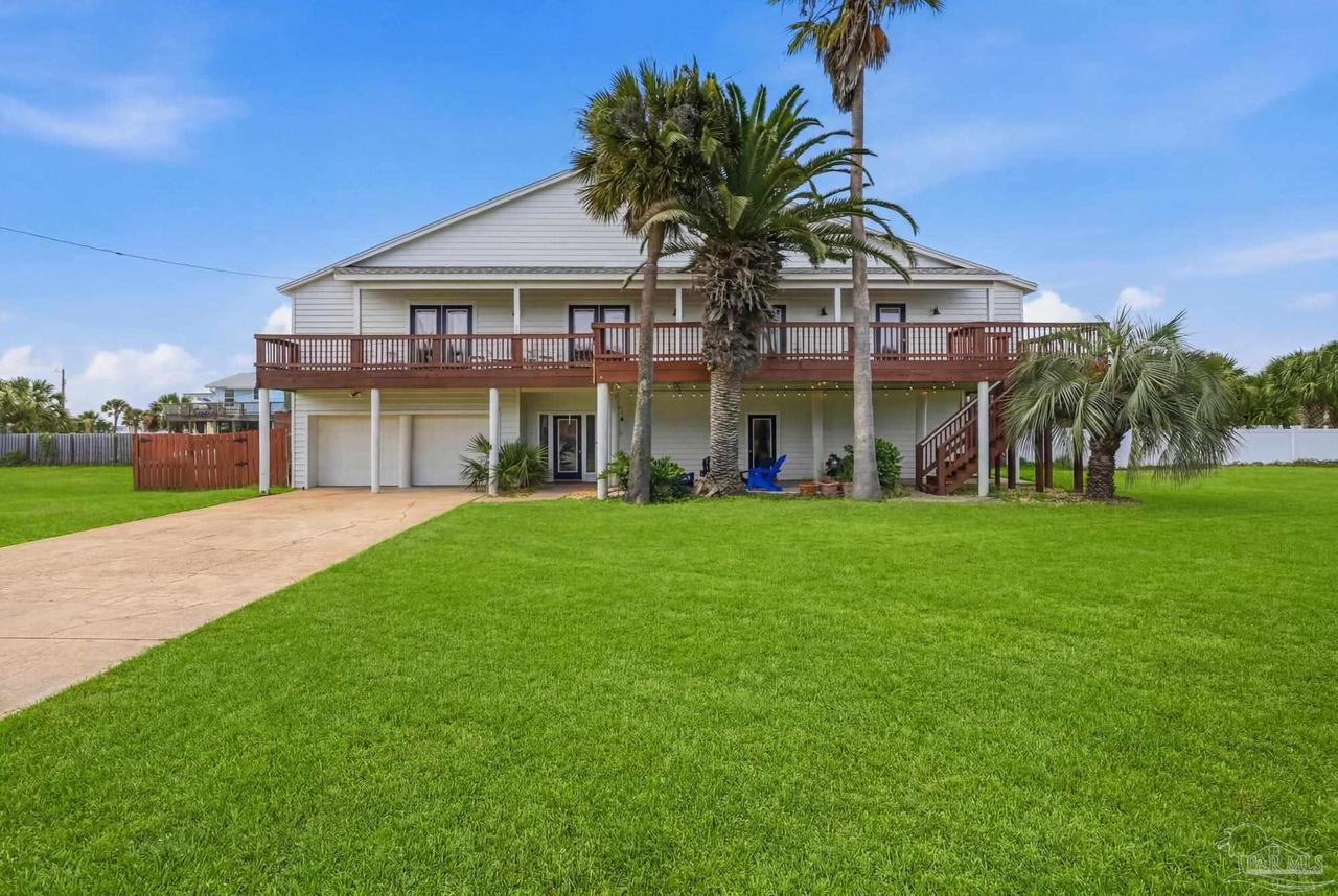 1205 Via Deluna Dr