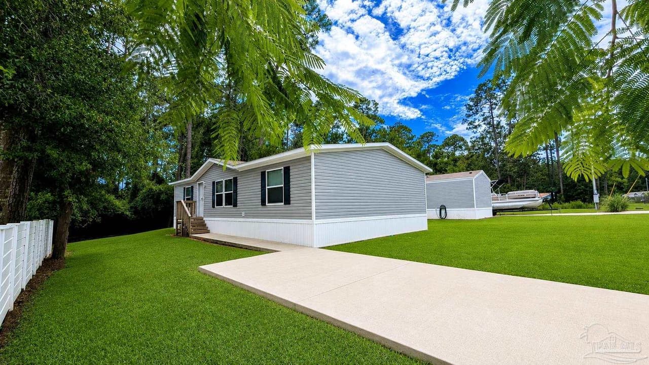 1393 Ridgewood Dr