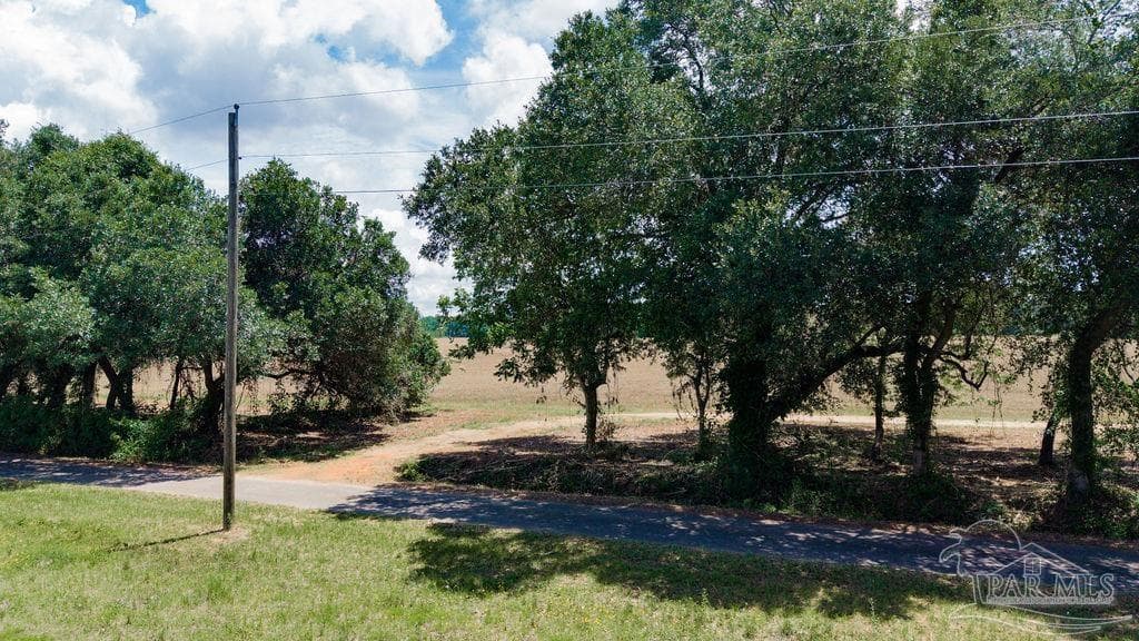 14 Three Oaks Ln