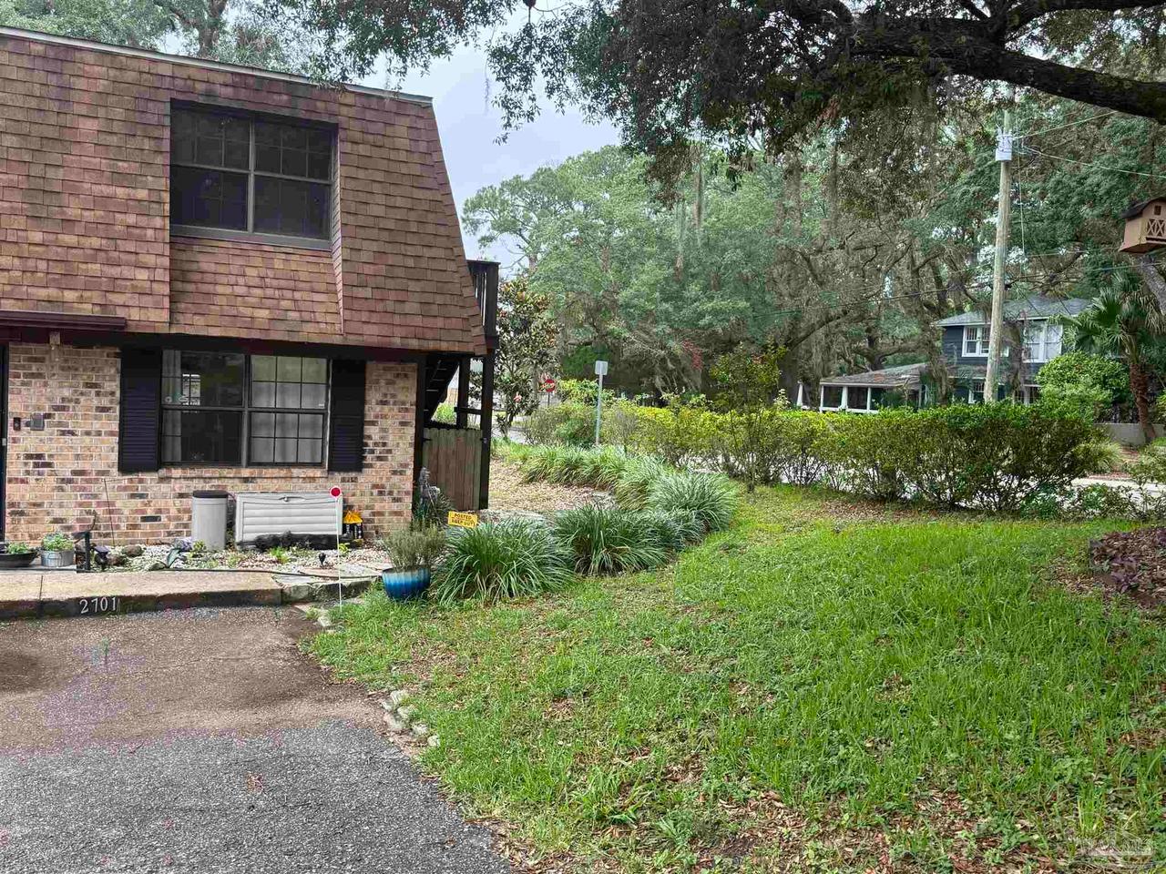 2701 Desoto St