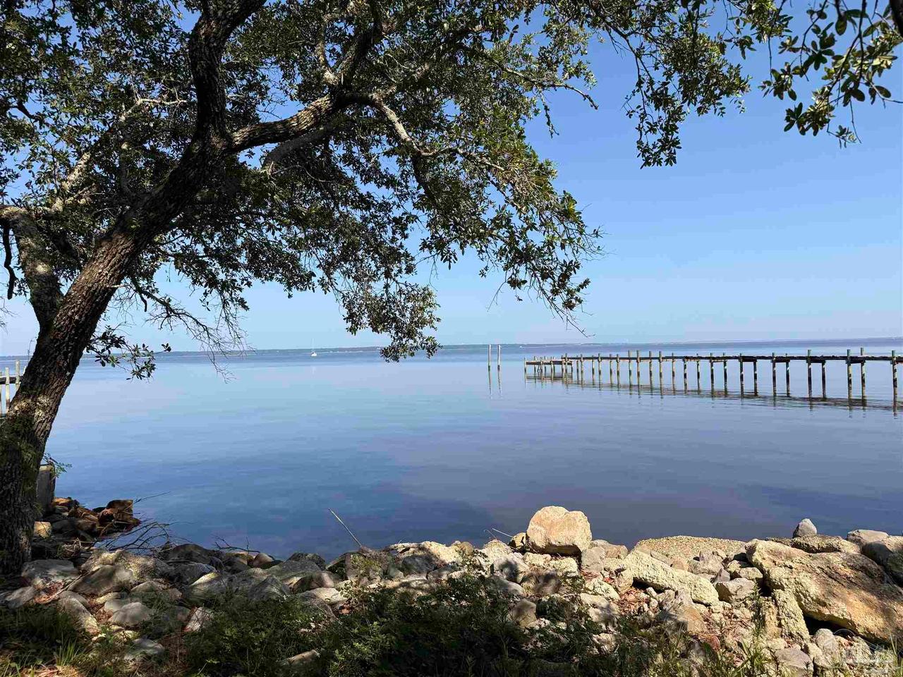 879 Dolphin Rd