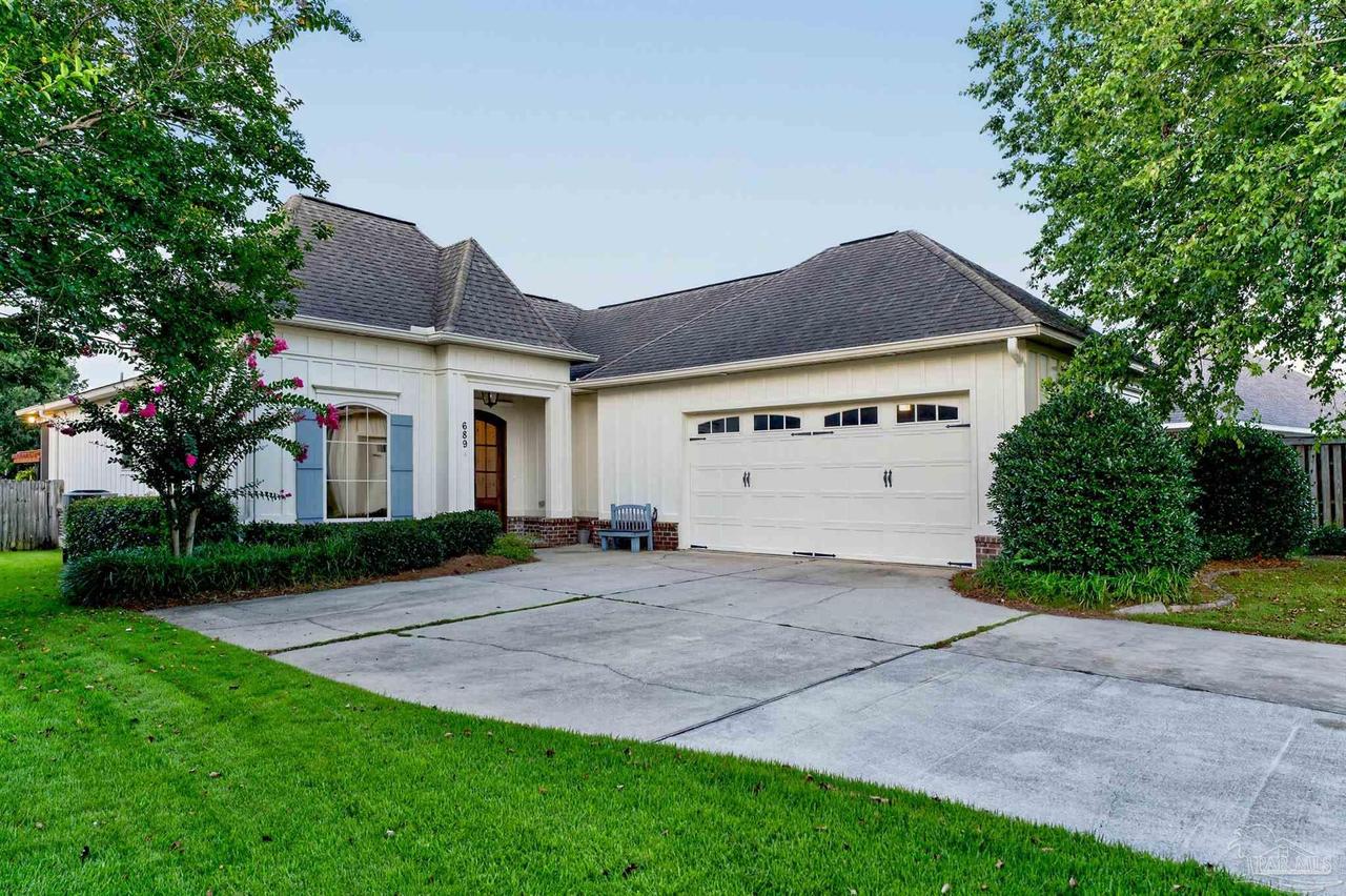 689 Norman Ln