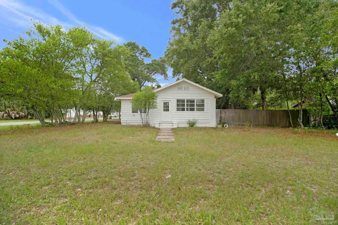 1322 Wisteria Ave
