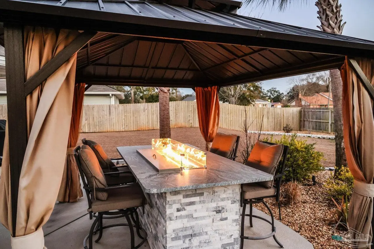 957 Lovebird Ct