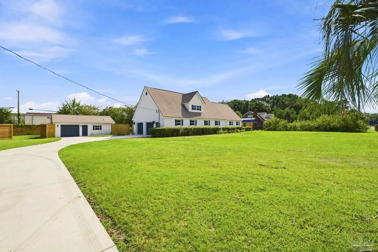 341 Lowell Ln