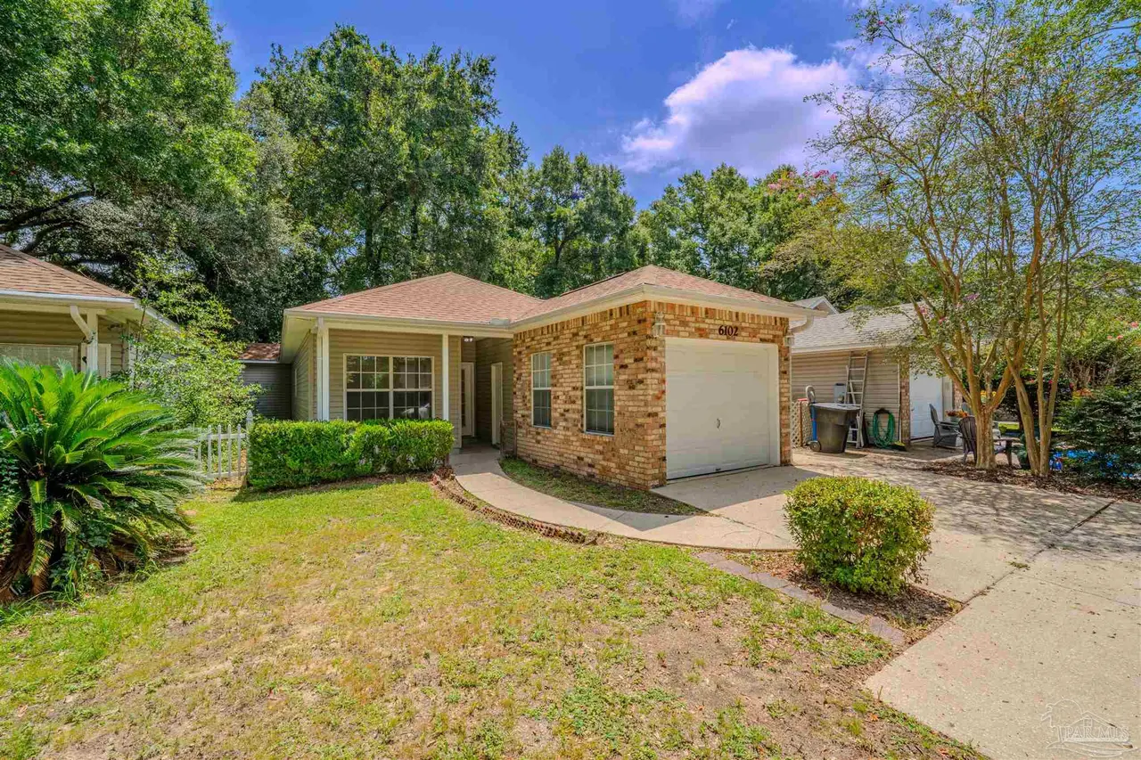 6102 The Oaks Ln