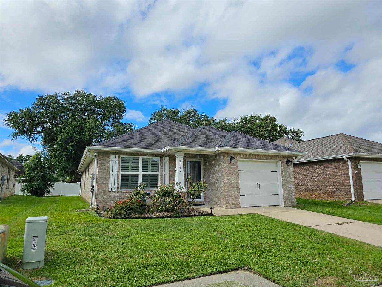 3881 Throne Ct