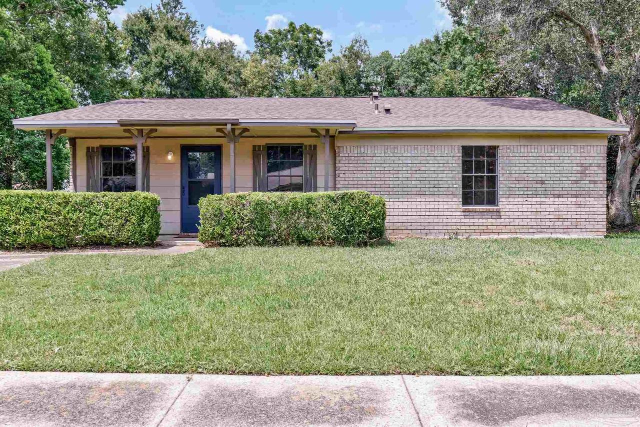 7952 Dartmoor Cir