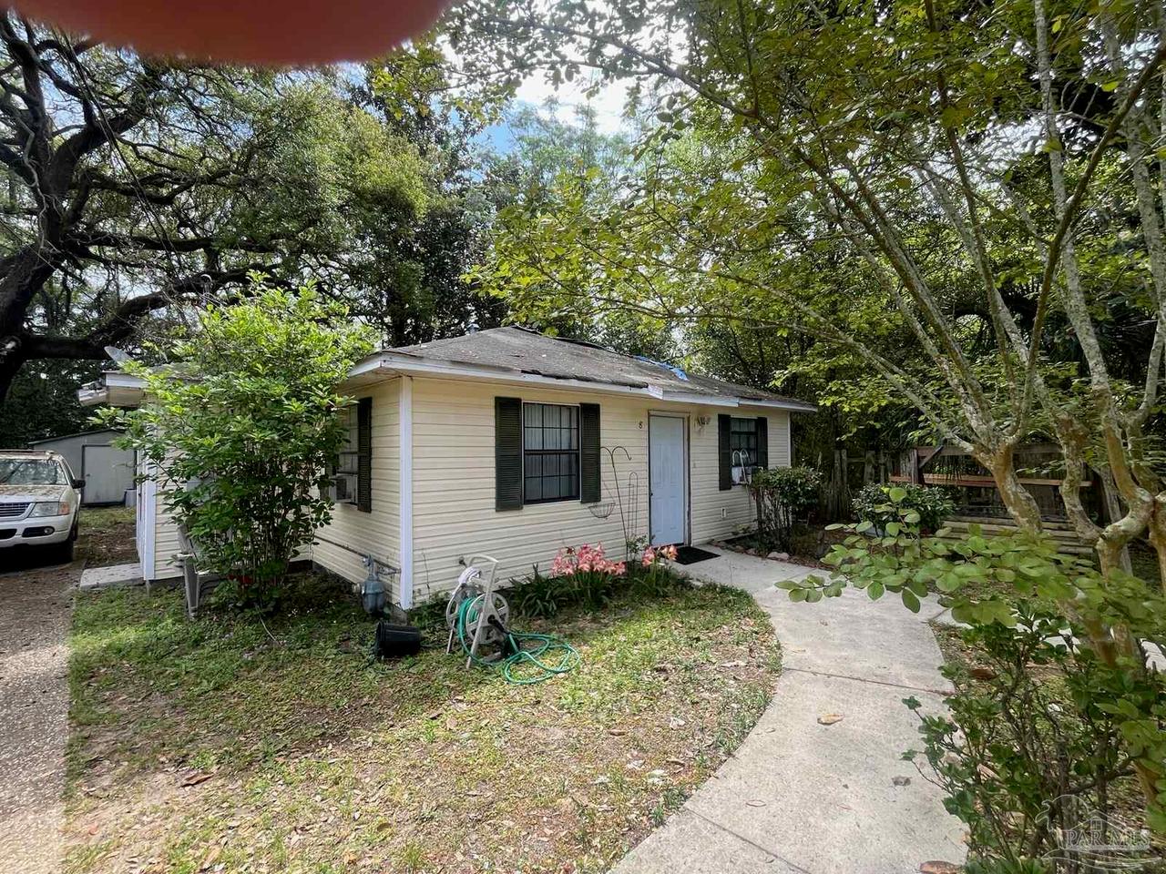 8 Merritt St