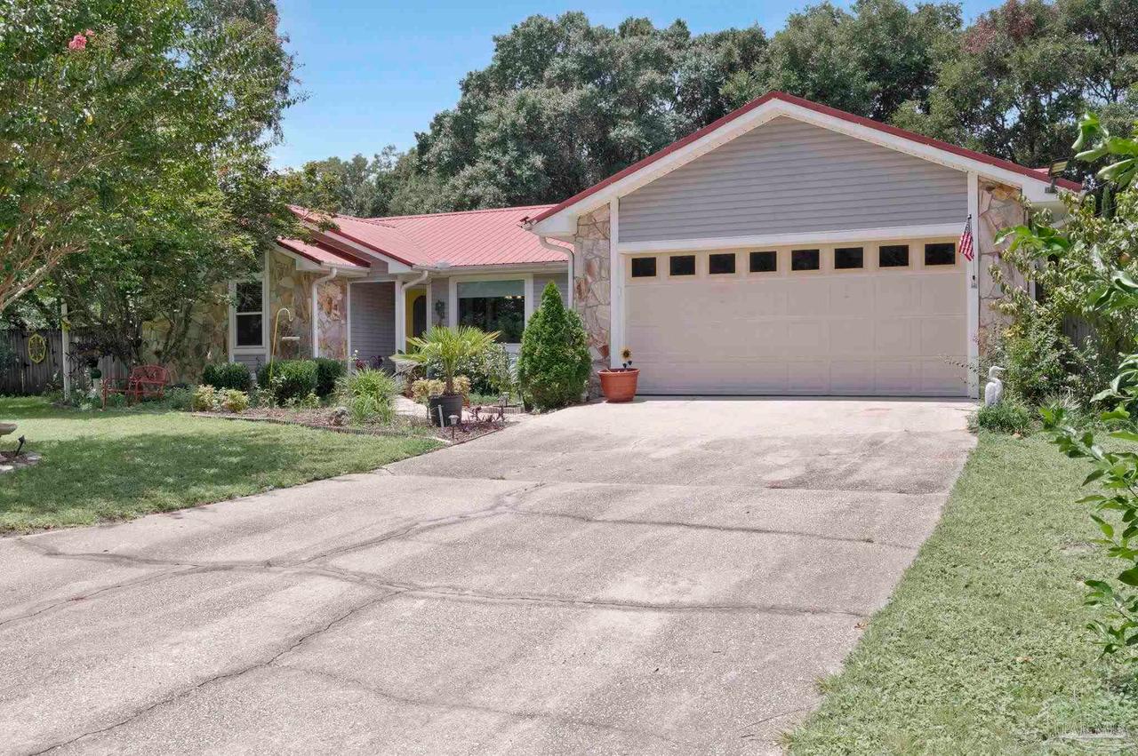 5820 Laurelwood Dr