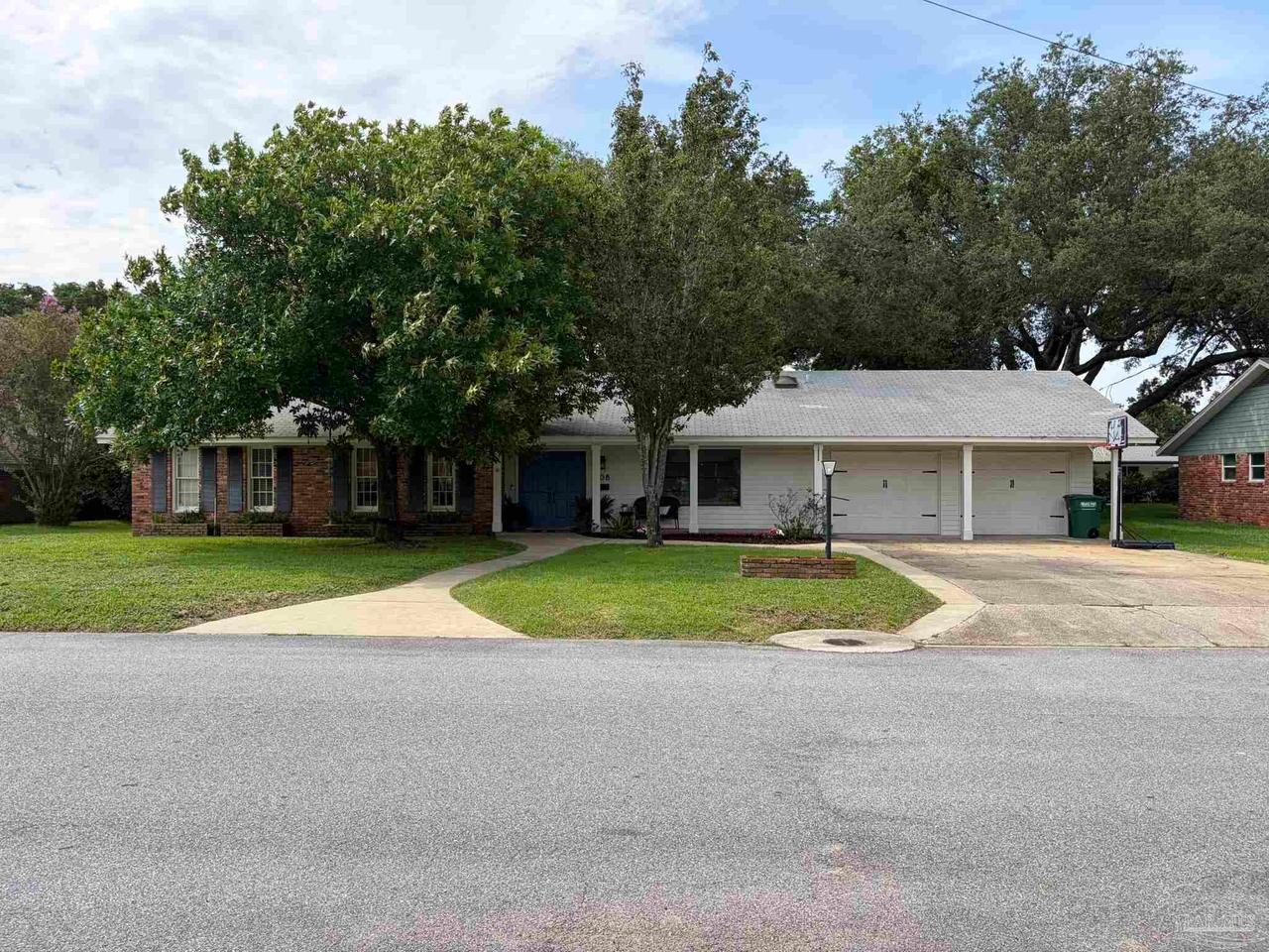 208 Hibiscus Ave