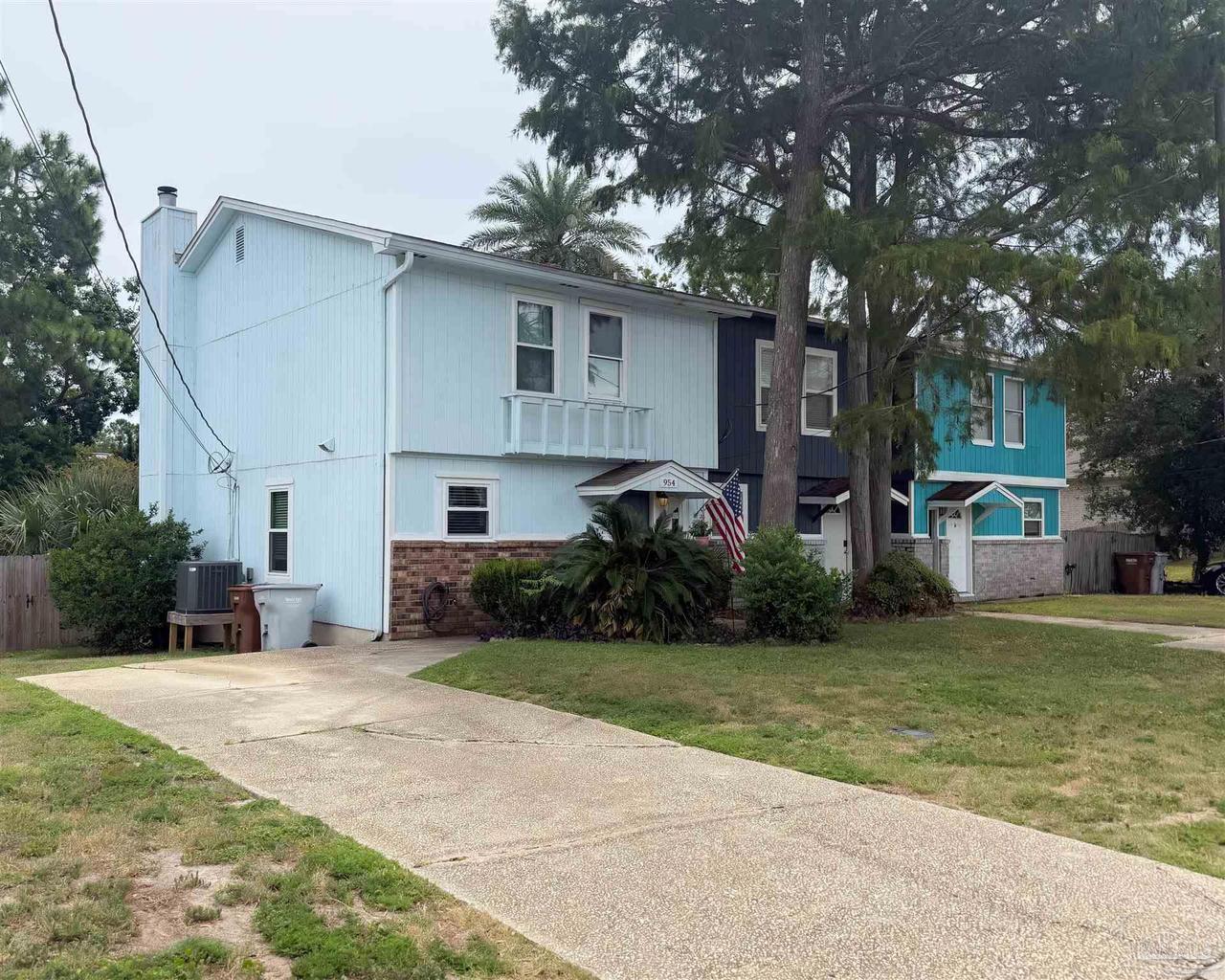 954 Coronado Dr