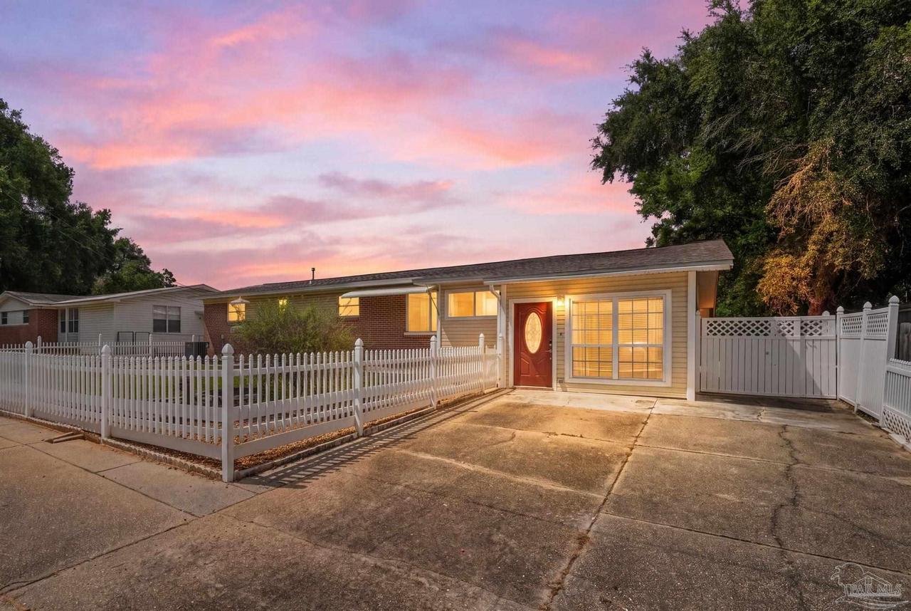 1207 Suburban Dr