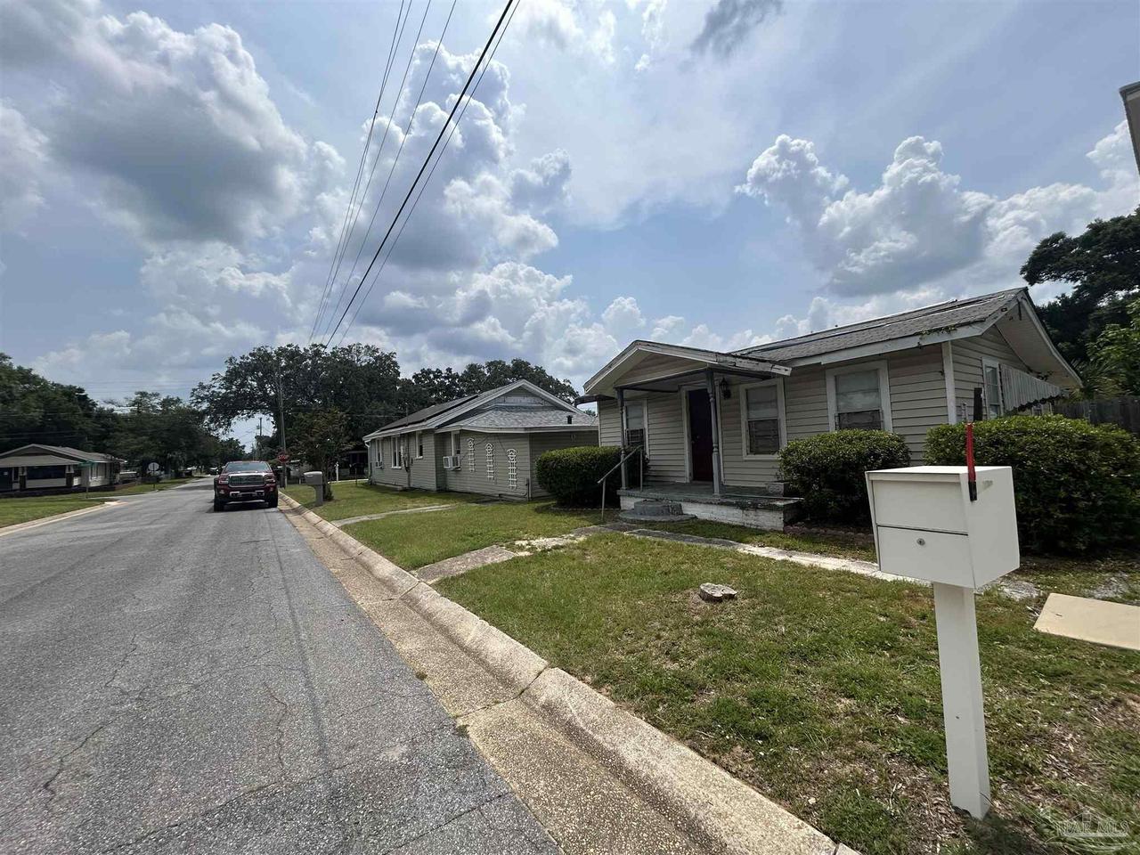 1600 Gregory St