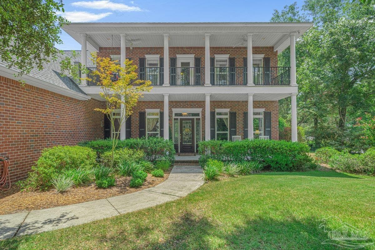 4001 Bay Pointe Dr
