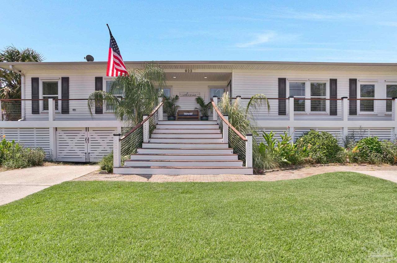 933 Coronado Dr