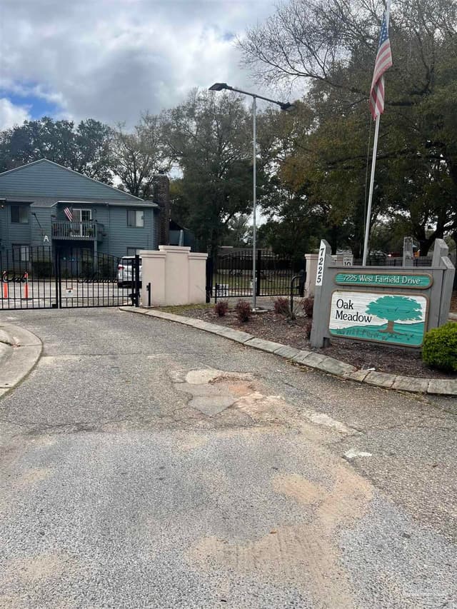 7225 W Fairfield Dr # B5, Pensacola FL 32506 exterior