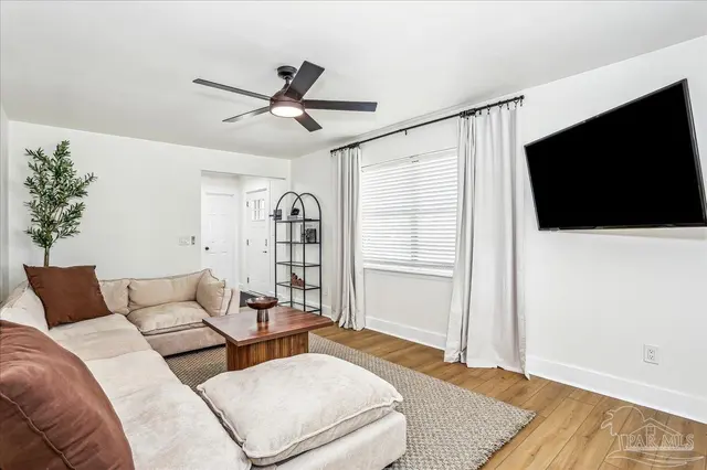 2707 De Soto St property photo
