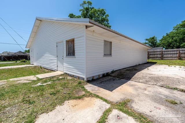 2401 N E St, Pensacola FL 32501 exterior