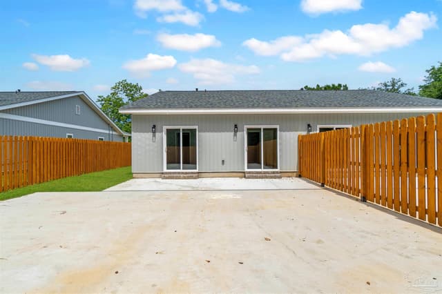 2805 V St property photo