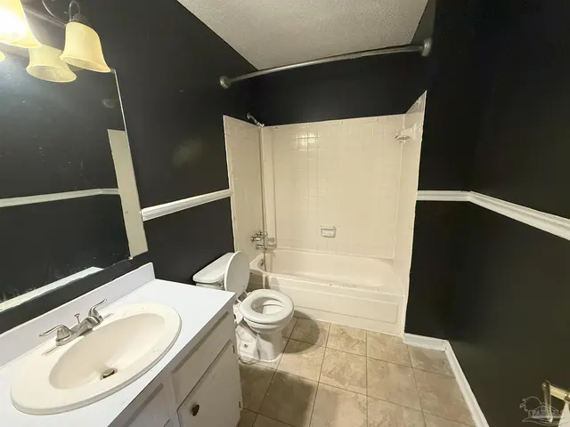 6536 Colonade Cir property photo
