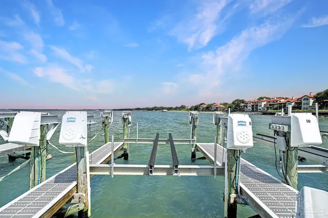 80 Baybridge Dr # B property photo