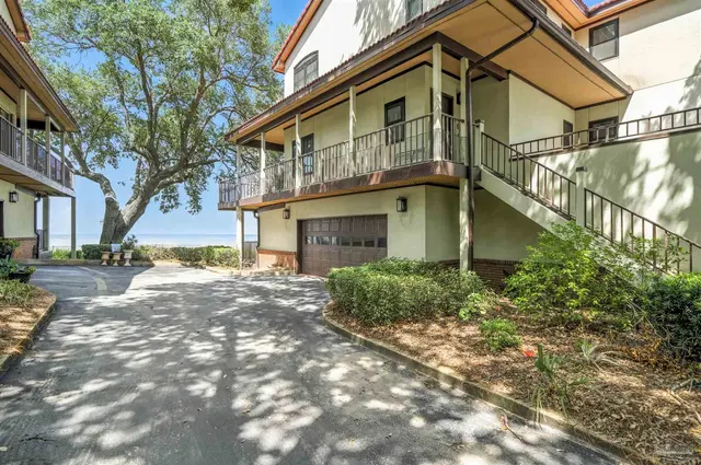 80 Baybridge Dr # B property photo