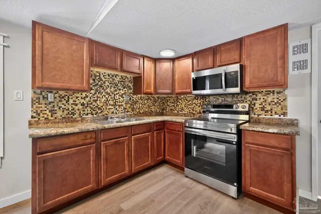 6208 Brosnaham Ave property photo