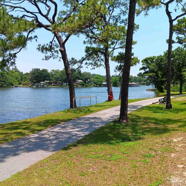 406 NW Syrcle Dr, Pensacola FL 32507 photo 10